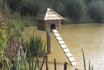 Waterfowl or Duck Nesting Box on post