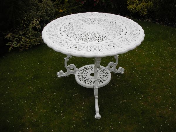 Victorian Round Table British Made High Quality Cast Aluminium Garden Furniture Quality Cast Aluminium Garden Furniture, Cast Aluminium Garden Tables Uk